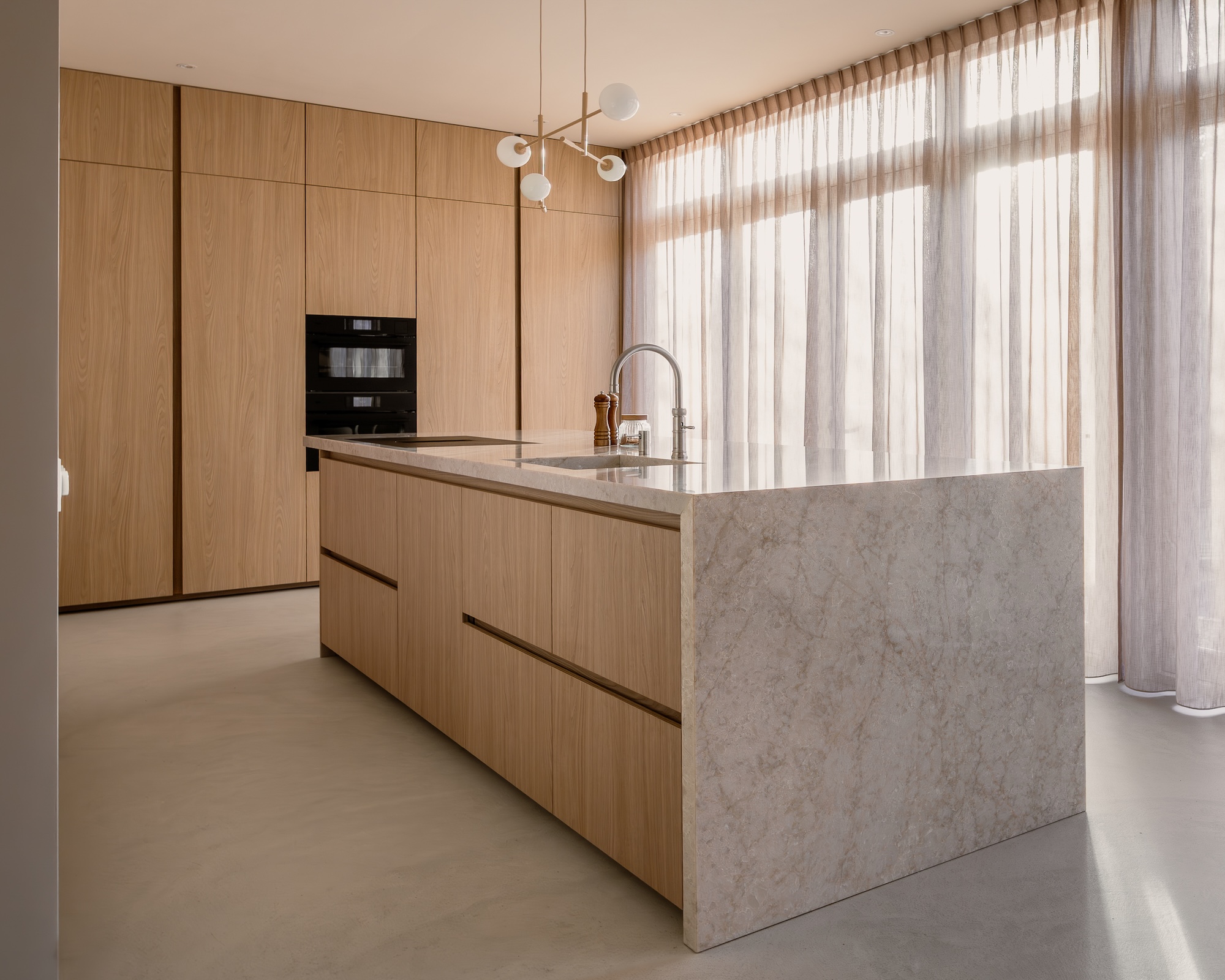 FotoKeuken inspiratie met DecoLegno: natuurlijke materialen en houtlook in moderne keukens